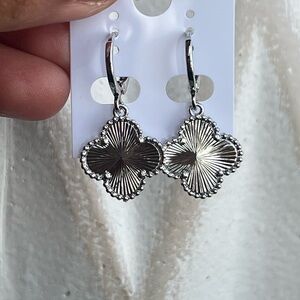 ⭐️-Silver clover plain dangle  Earrings